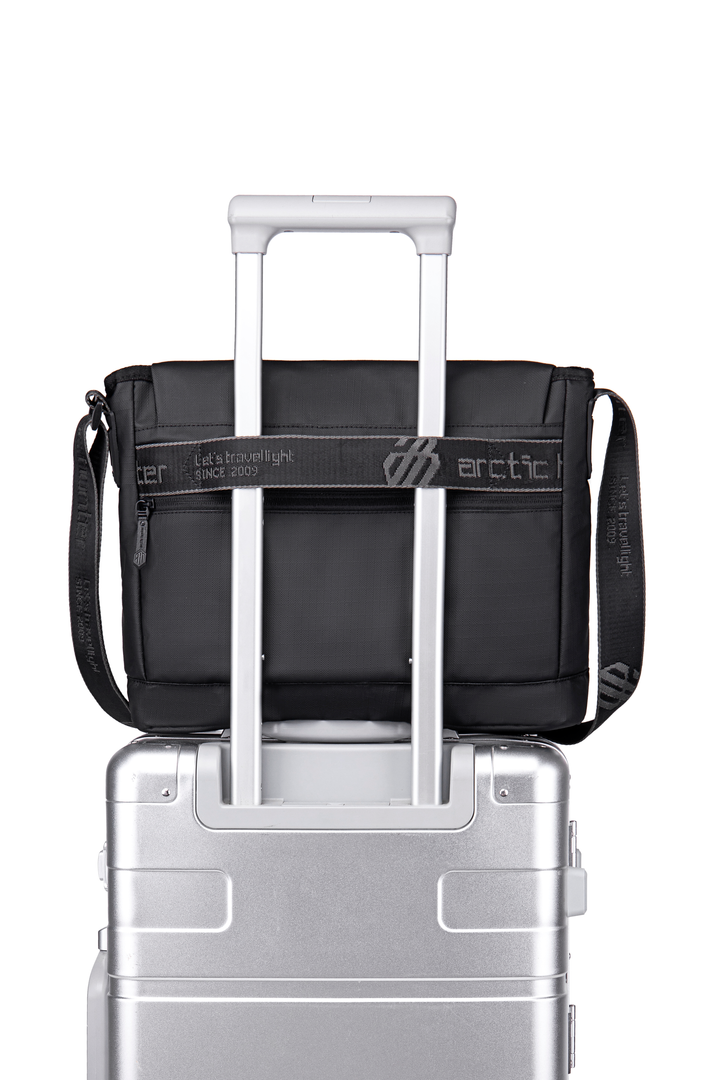 ARCTIC HUNTER K00528 | Maletin tipo Cartero impermeablera - Arctic Hunter Store