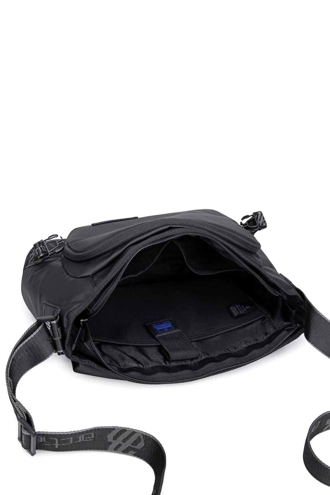 ARCTIC HUNTER K00528 | Maletin tipo Cartero impermeablera - Arctic Hunter Store